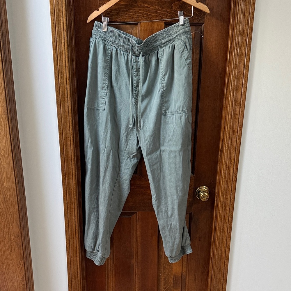 Women’s cargo joggers